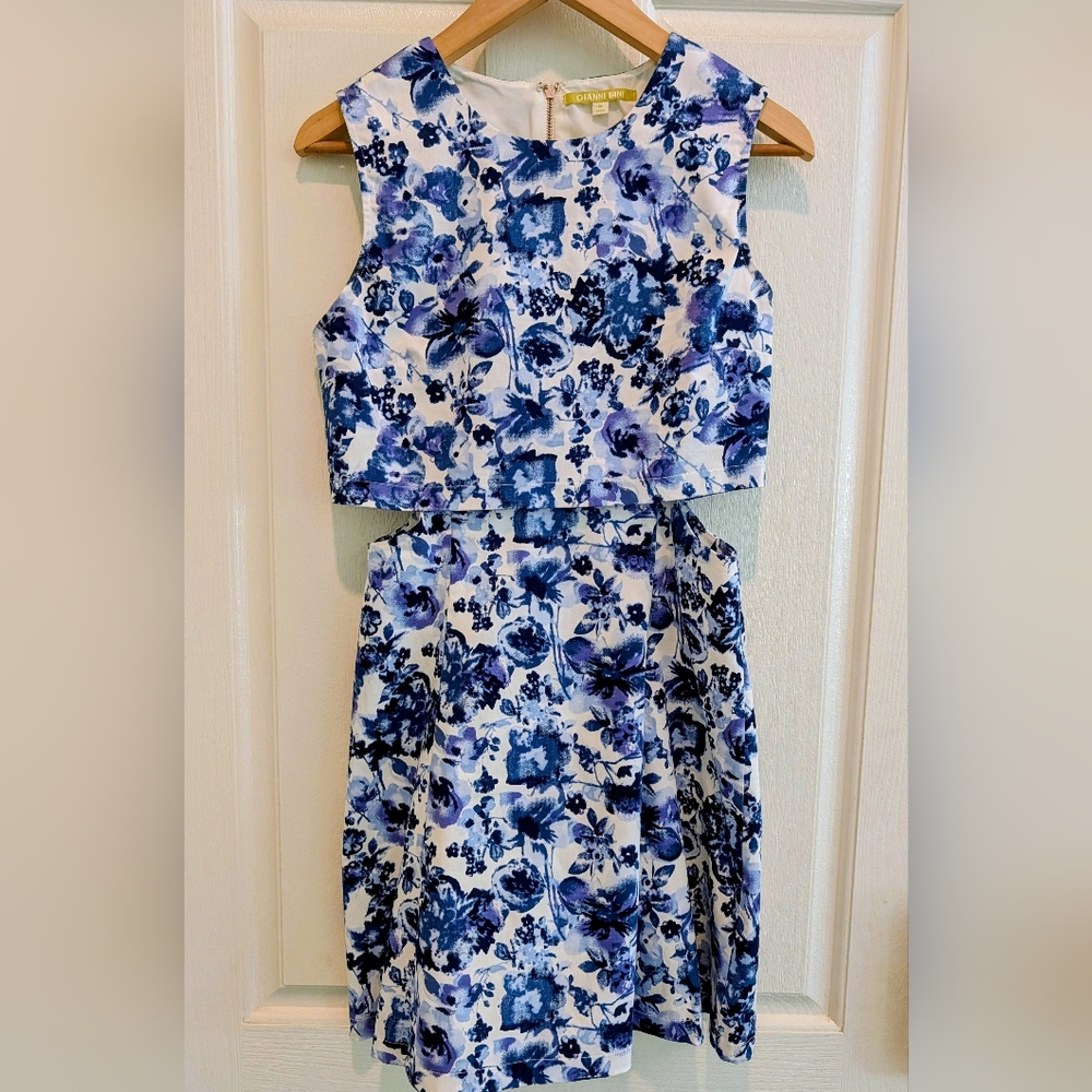Gianni Bini White and Blue Floral Sleeveless Dress